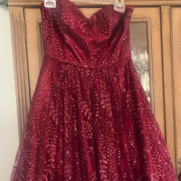 Beautiful strapless burgundy embellished gown. - Picture 1 of 6